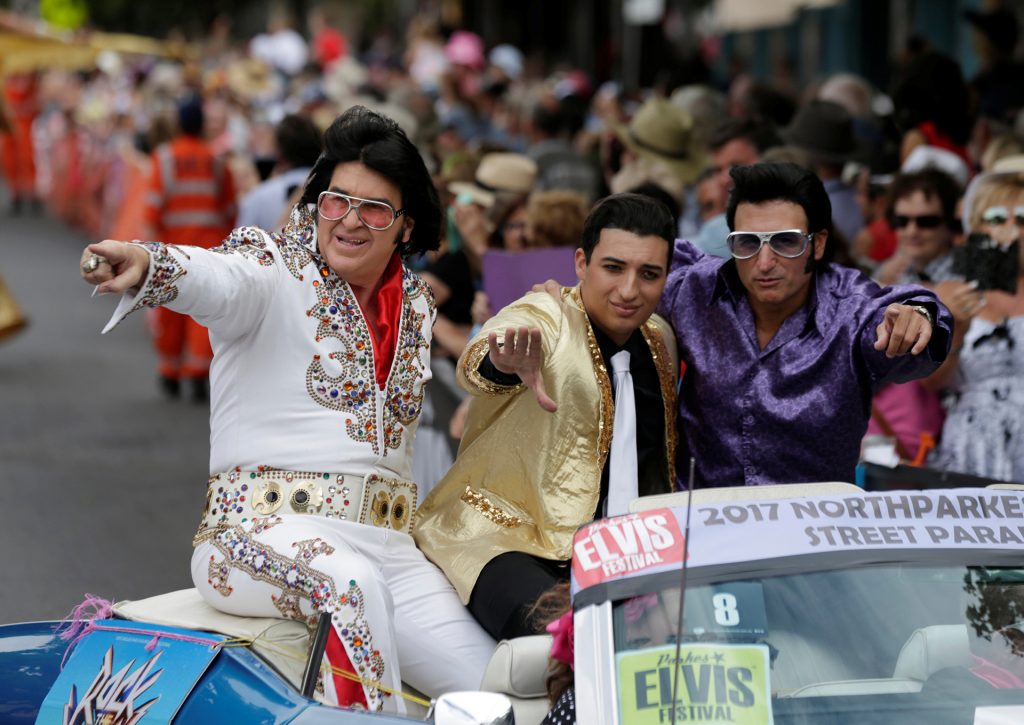 El Elvis Parade en Australia - Pelando el Ojo