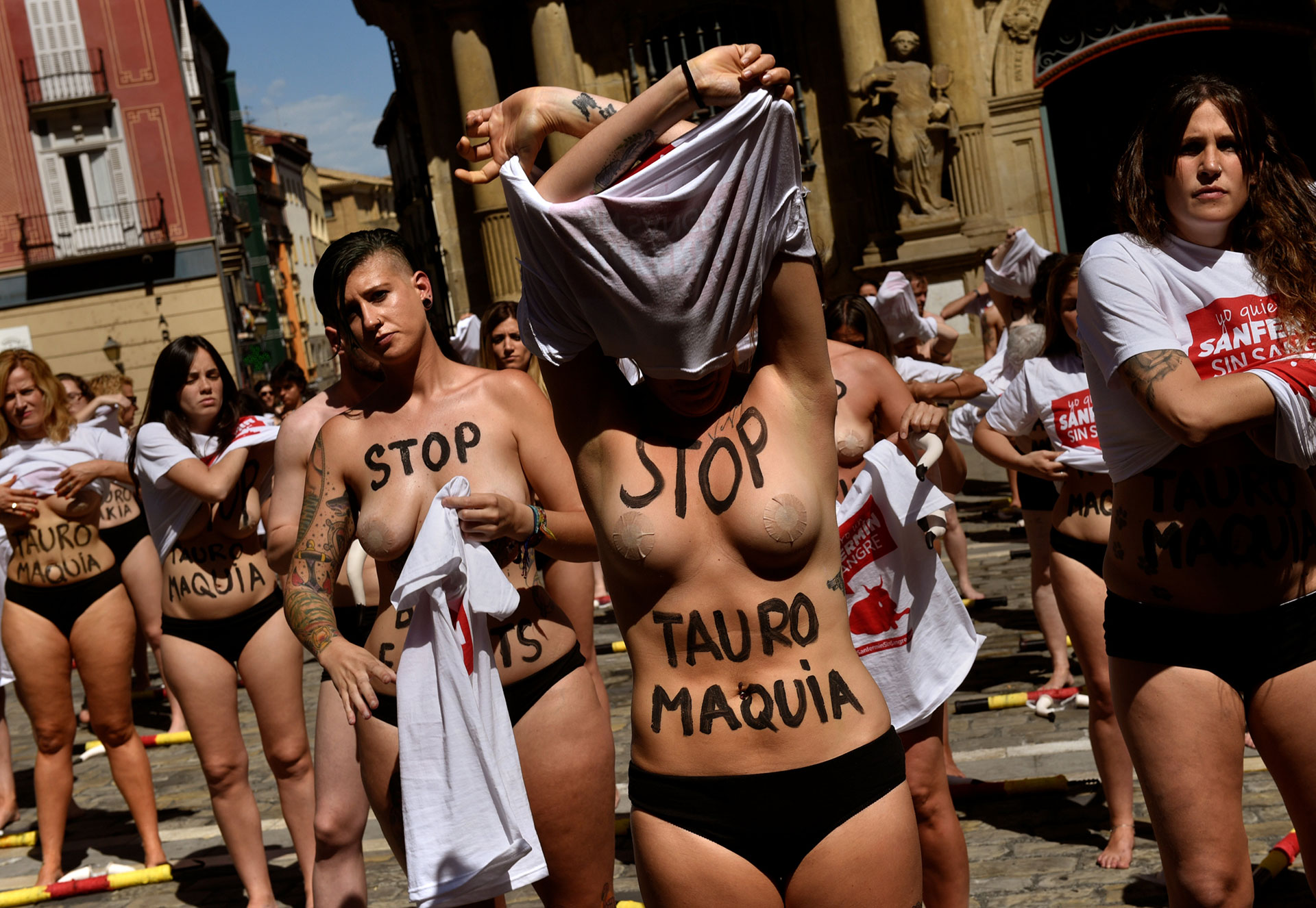протест голых женщинах фото 16
