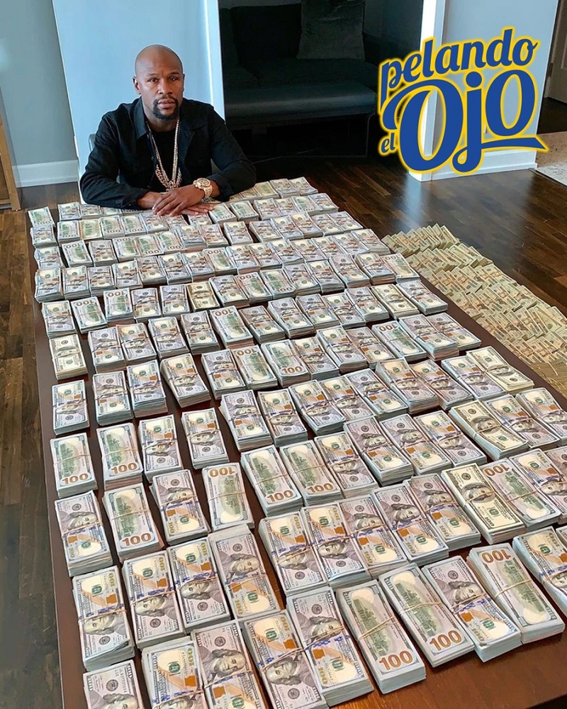 Floyd Mayweather se jacta de su fortuna y se toma foto junto a millones